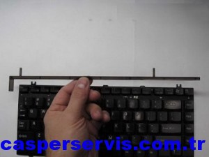 disassemble-laptop-keyboard-11
